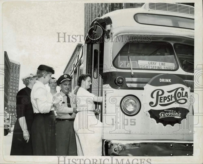 1958 Press Photo Tourists board Gray Line sightseeing bus - lra40551 Model