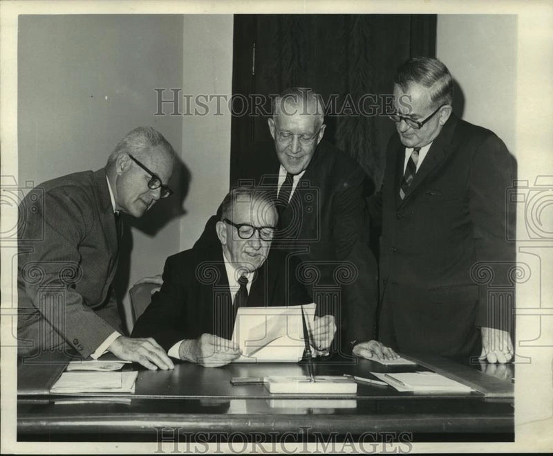1967 Press Photo Board of Trade officers elected at annual general membership Model