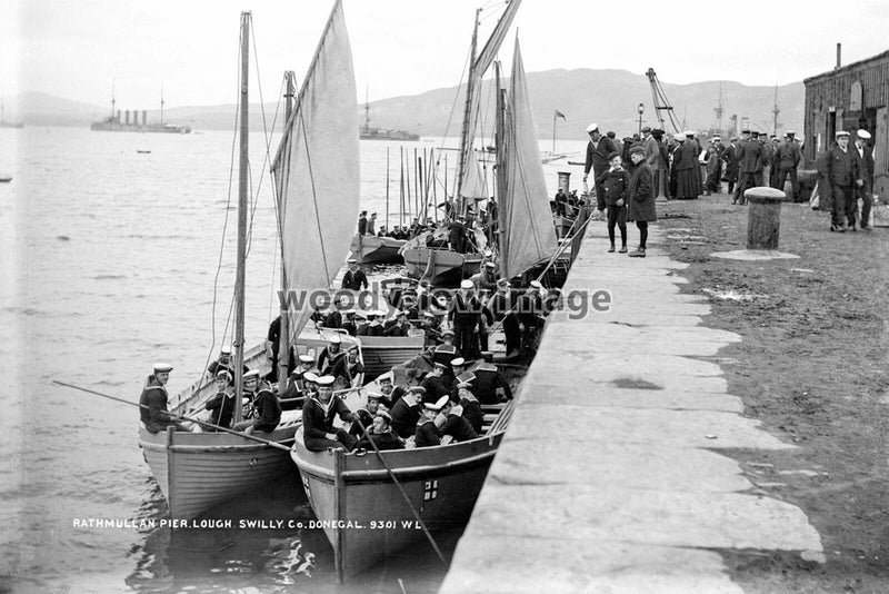 rs2888 - Sailors board at Rathmullan Pier, Lough Swilly, Co. Donegal - photo 6x4 Model