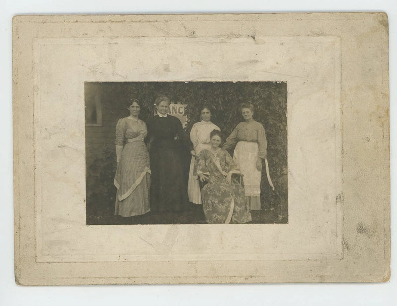 Vintage Antique Photo On Board Pretty Ladies Grandma Gaines Ivy Family 1890s Model