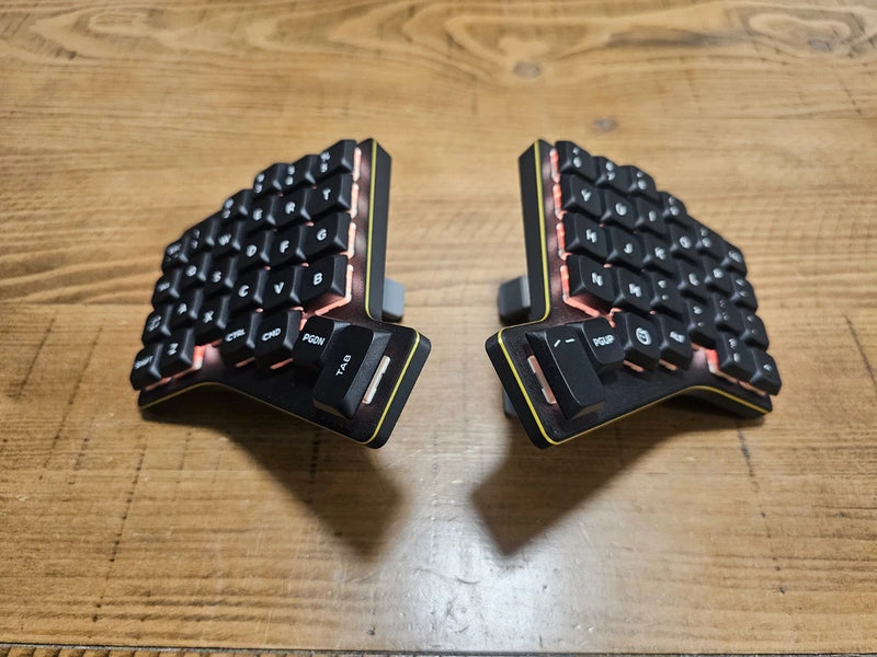 Tomahawk56 Wireless Split Keyboard (Lily58 & ZSA Voyager Hybrid) Model