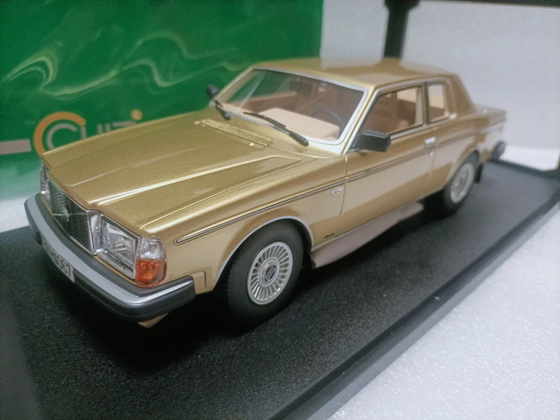 Cult Models 1:18 Volvo 262C Coupe 1977 Golden resin car model Model