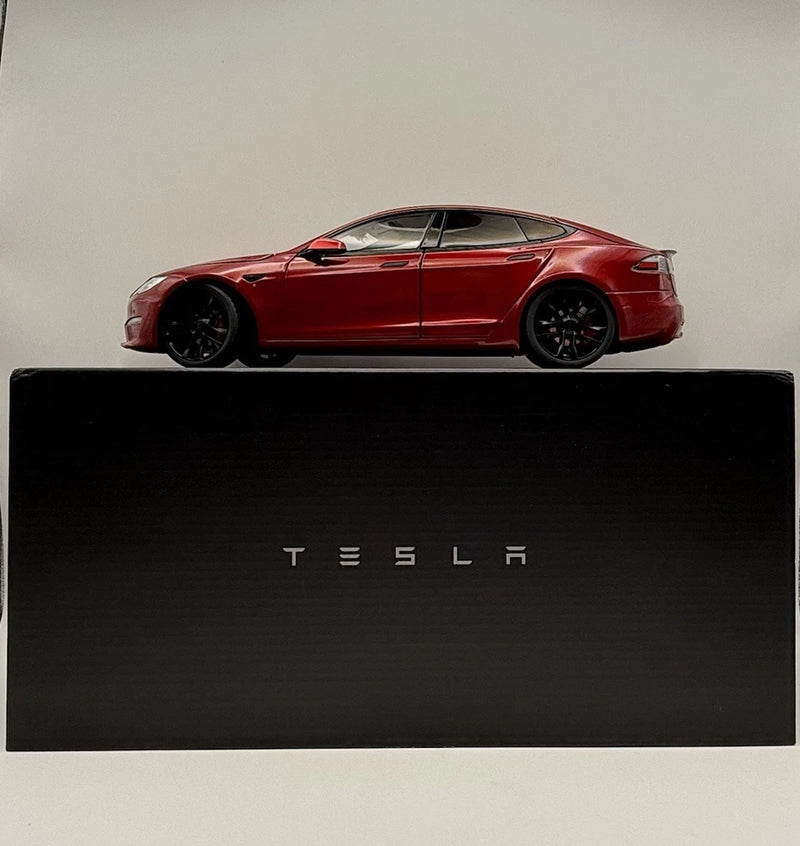 Tesla Model S 1:18 Scale Diecast Ultra Red Model