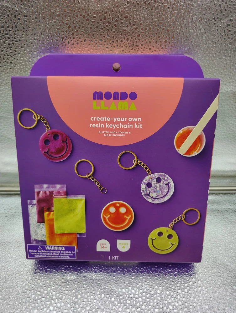 Mondo Llama Create Your Own Keychain Kit Model
