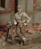 Royal Model 1/35 US Soldier Staff Sergeant at Rest drinking Coffee WWII 193 Model