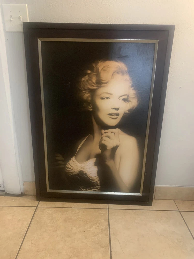 Marilyn Monroe photo on Board & Framed - old-school art style LARGE Portrait Model