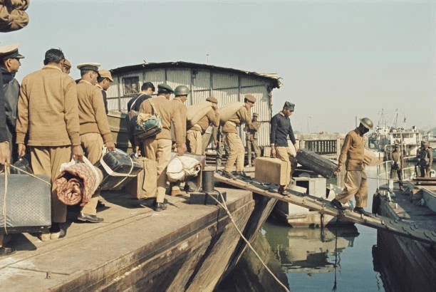 Pakistan Army Soldiers Board A Boat In Dhaka 1972 OLD PHOTO Model