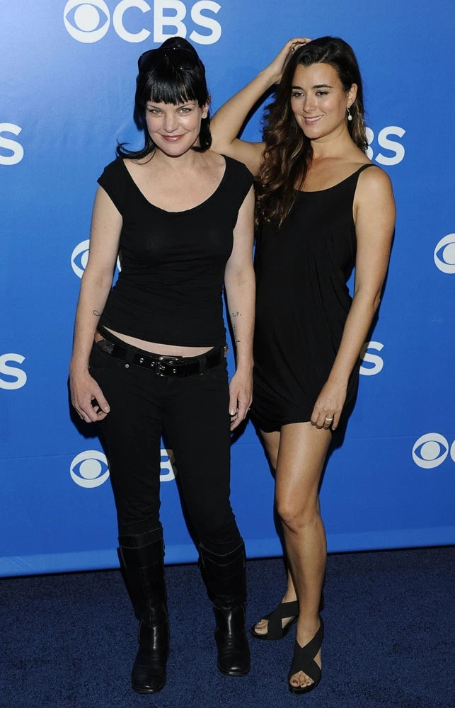 Pauley Perrette And Cote De Pablo Boards For Photo 8x10 Picture Celebrity Print Model
