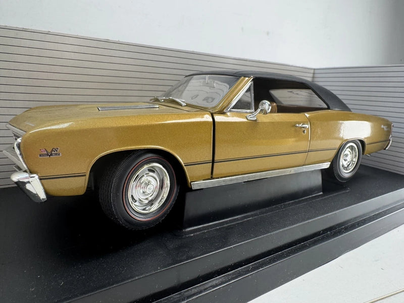 Ertl 1967 Chevrolet Chevy Chevelle L-78 Gold Black 1/18 American Muscle Diecast Model