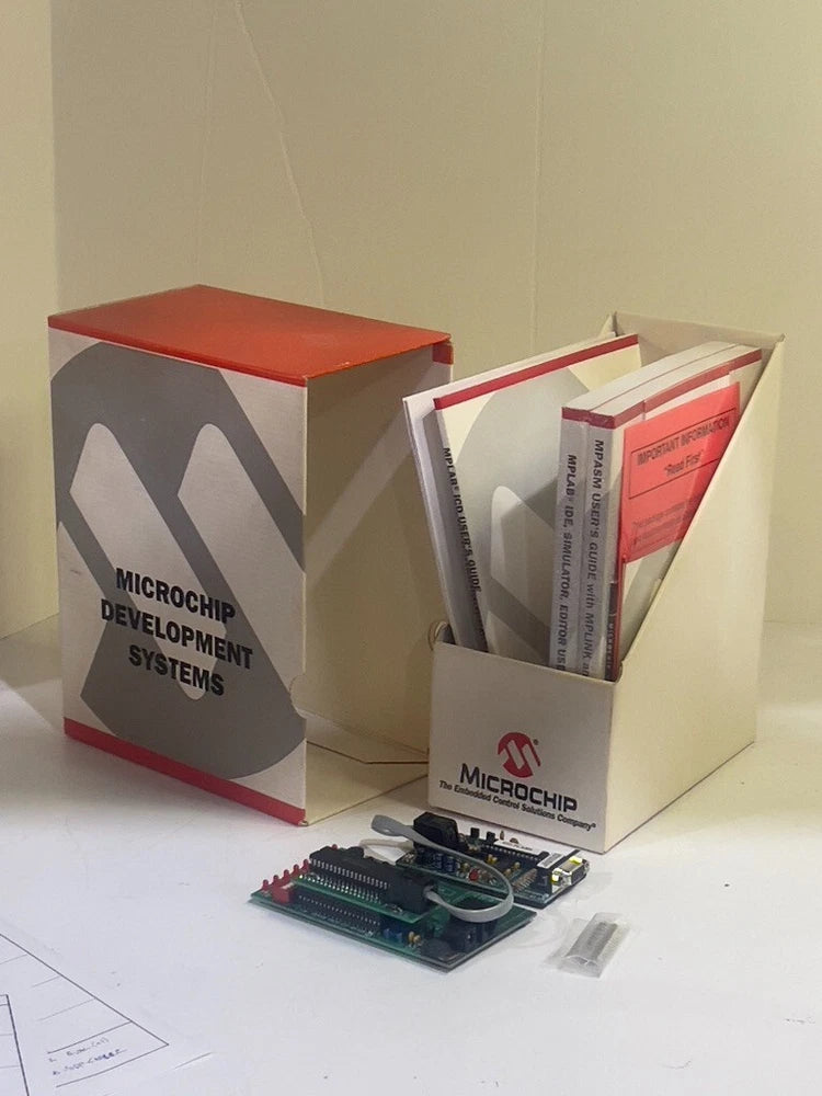 Microschip DV164001 MPLAB-ICD Evaluation Kit for PIC16F87x Board Model
