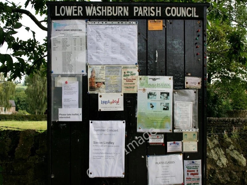 Photo 6x4 Parish Notice Board, Leathley Fishpool/SE2347 Mobile library,  c2009 Model