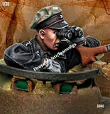 1/35 Resin Figure German WW2 Panzer Tank Commander w Binoculars Model Kit 33142 Model