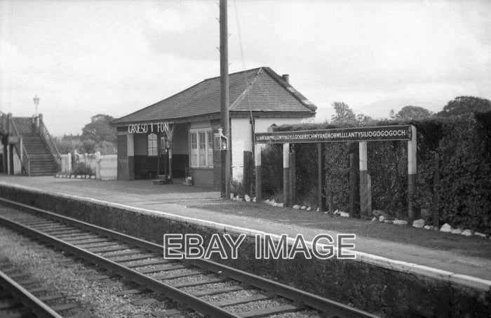 PHOTO  LLANFAIR PG STATION 1964 A REMARKABLE STATION NAME BOARD CERTAINLY LESS O Model