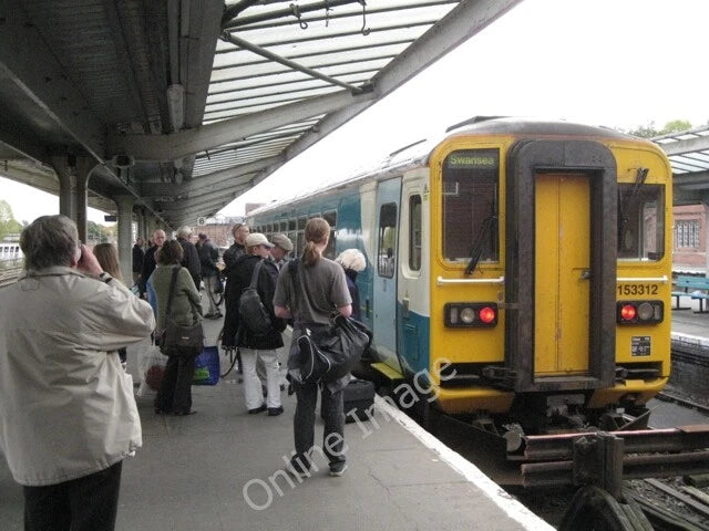 Photo 6x4 Waiting to board the Swansea train, Shrewsbury The Saturday aft c2010 Model