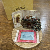 NIB Ganz Little Cheesers Christmas Parlor Scene Base 1991 # 05326 Mouse Display Model