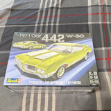Revell 1971 Olds 442 W-30 1:25 Plastic Model Car Kit Decals Unassembled 14511 Model