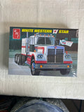 AMT By Round 2 AMT724/06 White Western Star Retro Deluxe 1/25 Scale Model Kit Model