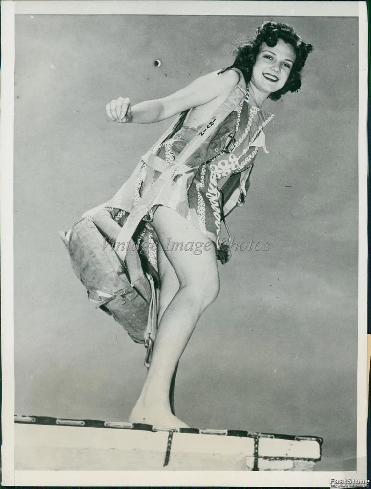 1941 Billie Pittard Anson Tx Wears Parachute On High Dive Board Sports Photo 6x8 Model