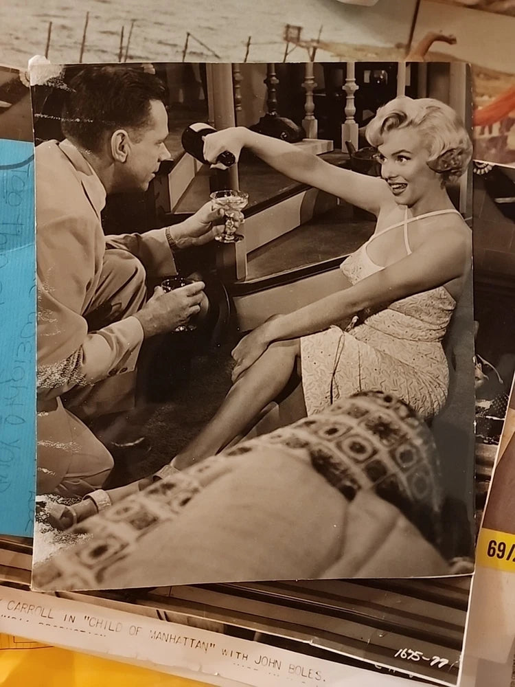 Marilyn MONROE PHOTO APPX 6X8 ROBERT BOARD ESTATE find Unknown Origin Model