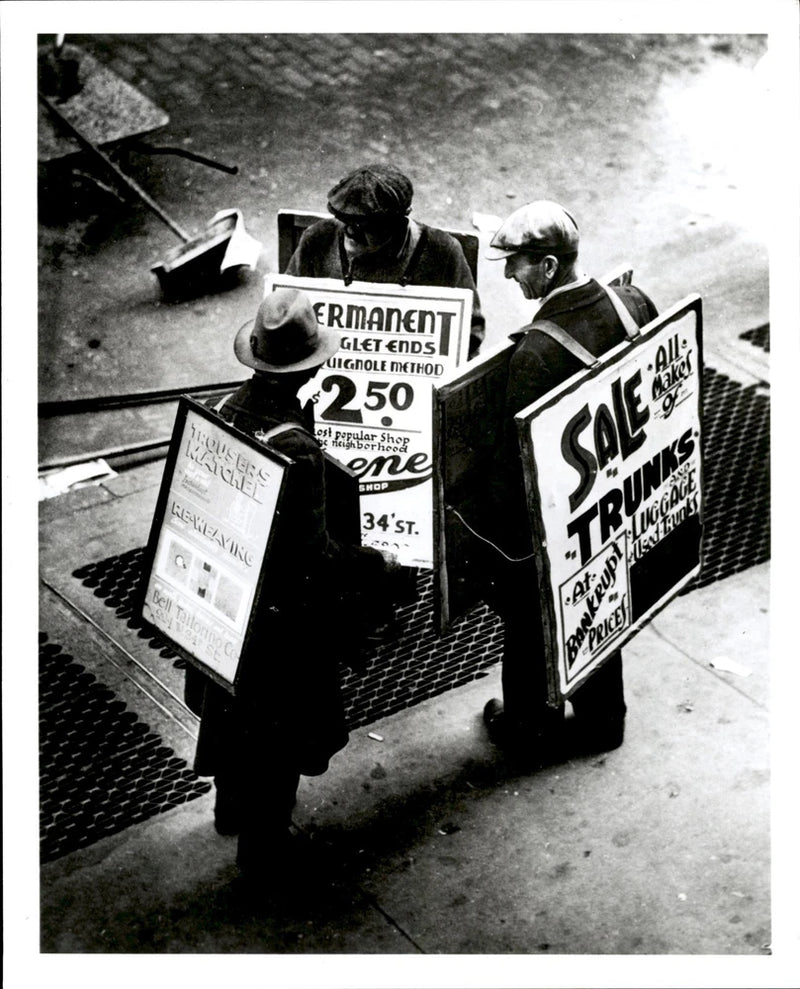 GA315 1989 2nd Gen Photo NY SANDWICH BOARD ADVERTISING IN 1929 BY IRVING BROWN Model