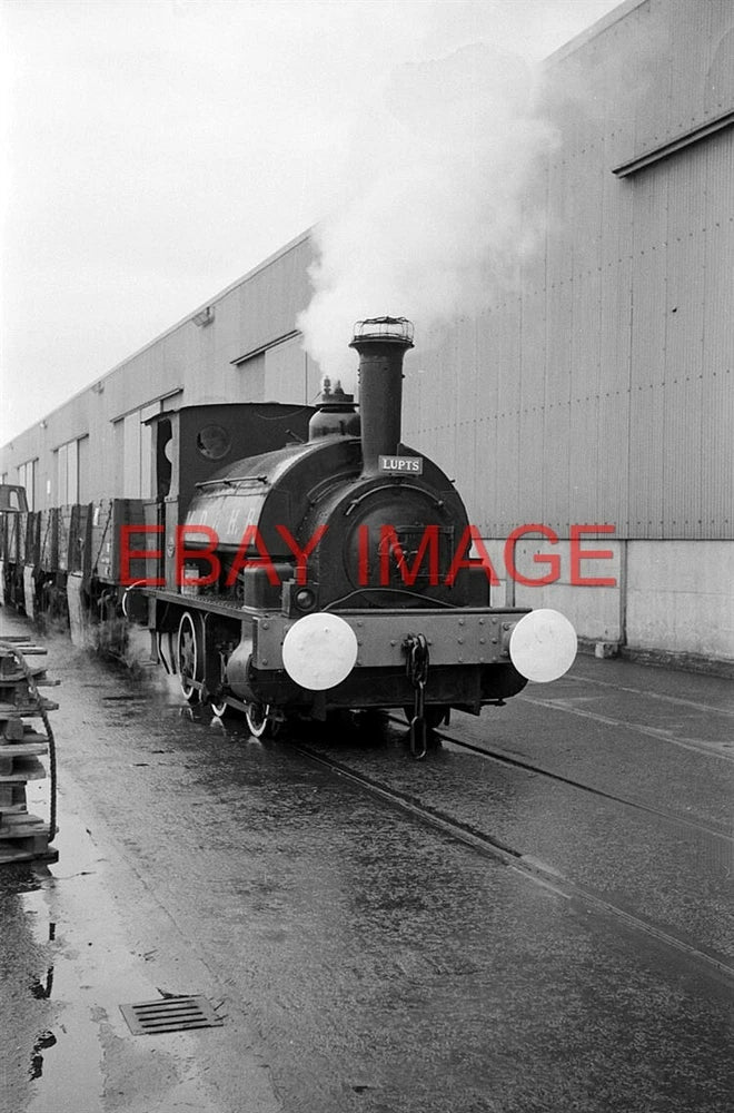 PHOTO  MERSEY DOCKS & HARBOUR BOARD (MDHB)  LOCO NO 1 ALONGSIDE THE WESTERN SHED Model