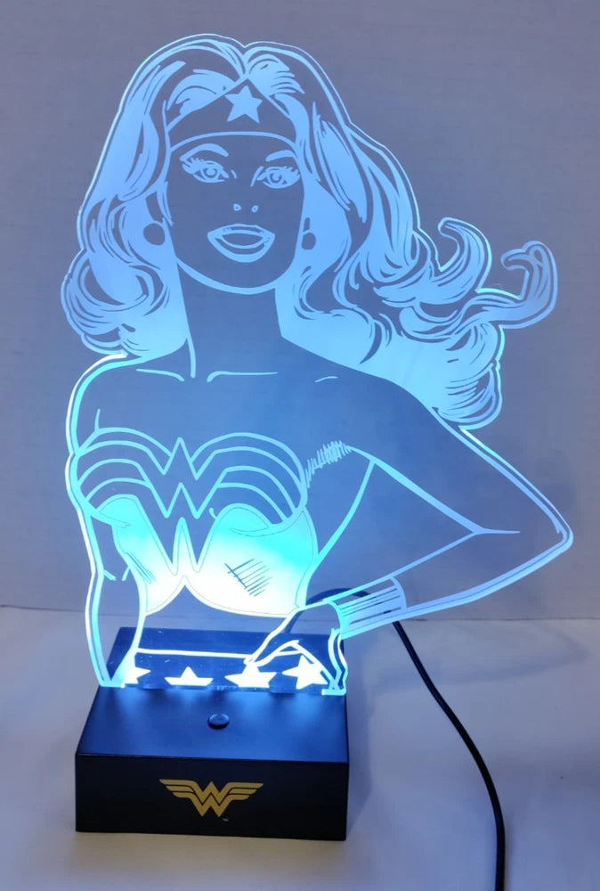 WONDER WOMAN 3D Hero Light Display Lamp DC Comics Model