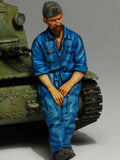 1/35 Scale WWII Soviet Tank Crew Mechanic Resin Figure for Dioramas & Displays Model
