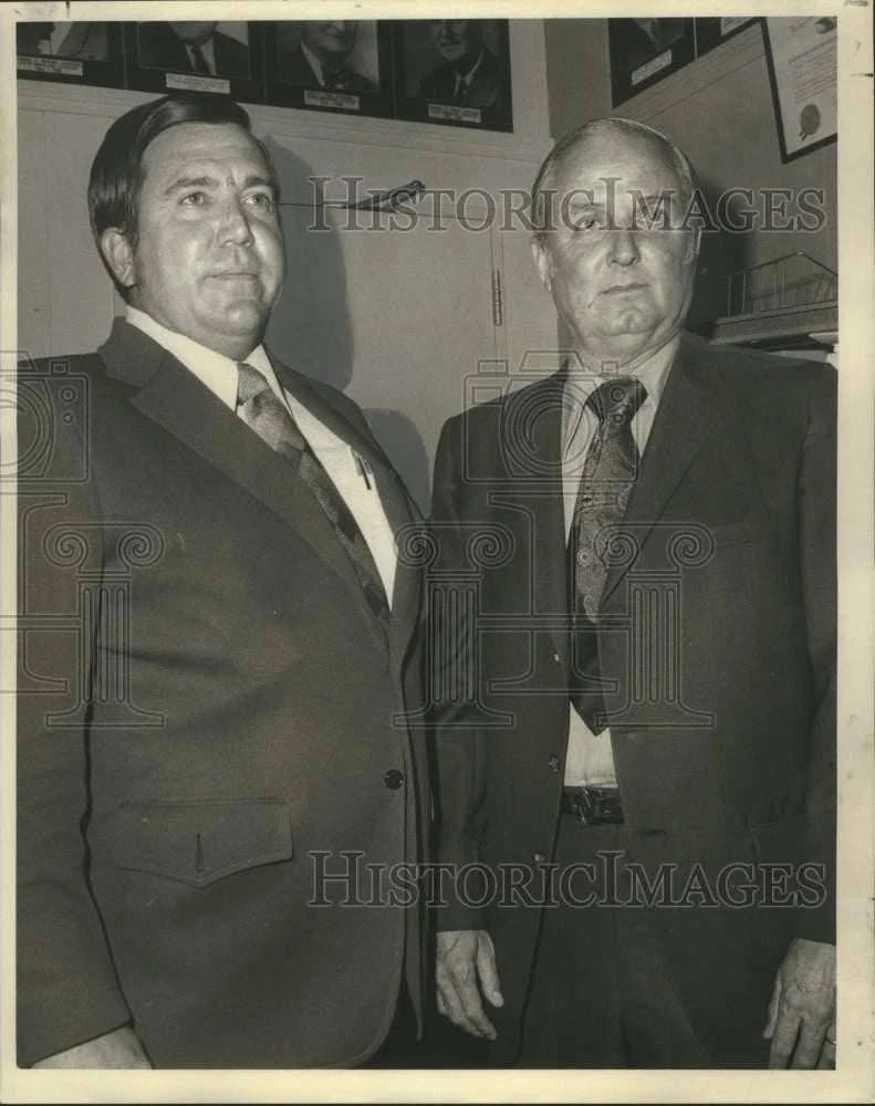 1972 Press Photo E. Harry Heaton, Claude Mauberret of the Board of Assessors Model