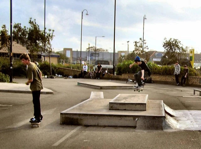 Photo 6x4 Board Park Morecambe A busy day at with a wide range of abiliti c2008 Model