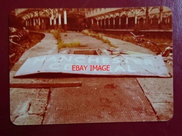 PHOTO  MANCHESTER CENTRAL  RAILWAY STATION - BOARD ON GROUND Model