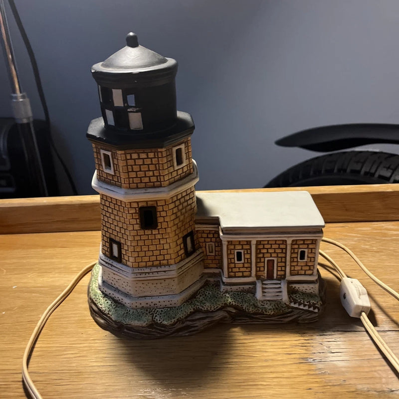 Lefton Split Rock 1910 Lighthouse Lighted Vintage 1993 Figurine Lamp 01009 Model