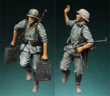 1/35 Resin Figure Model Kit WWII German Soldiers 2 Figures Unassembled Unpainted Model