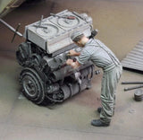 Royal Model 1/35 German Infantry Panzerwerk Mechanic at Work on Engine WWII 777 Model