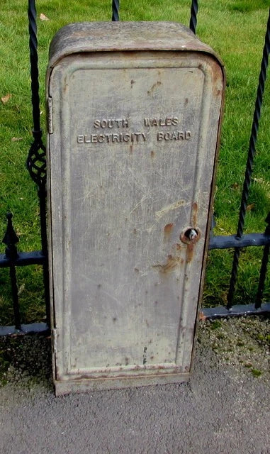 Photo 6x4 South Wales Electricity Board cabinet, Green Willows, Oakfield, c2018 Model
