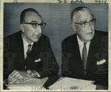 1966 Press Photo Dr. Michael DeBakey & Dr. Kimpton chat at Tulane Board meeting Model