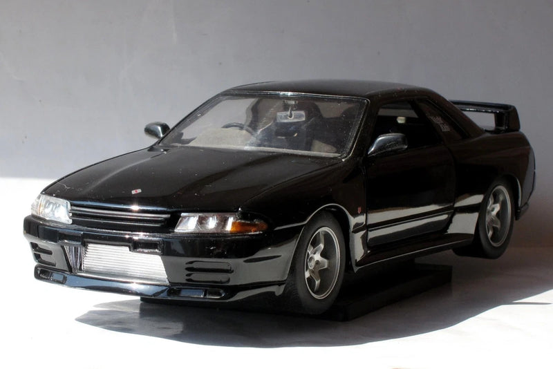 Nissan Skyline GT-R R32 "Initial D" sports car die-cast model 1:18 scale by JADA Model