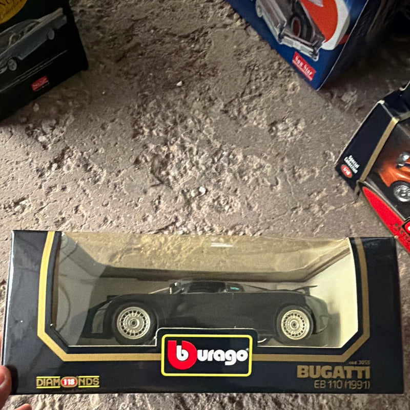 Bburago Diamond 1:18 1991 Bugatti EB 110 Black Diecast Model Car w/ Case Model