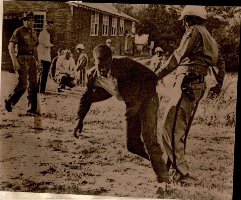 LD427 1965 Wire Photo TROOPER STOPS BLACK STUDENT BOARD SCHOOL BUS SEGREGATION Model