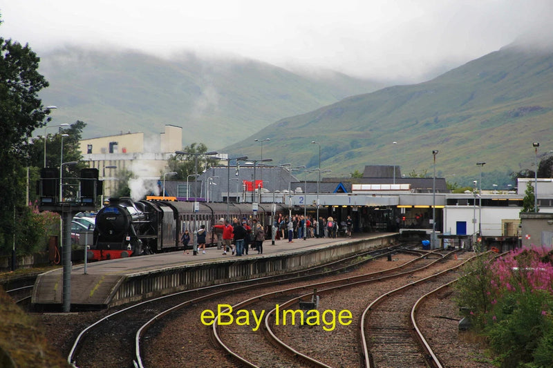 Photo 6x4 Fort William railway station Queuing up to board the Jacobite t c2012 Model