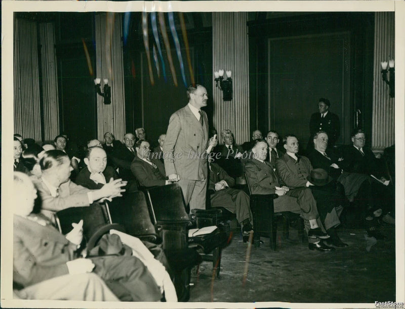 1934 Taxi Owners Nyc Conferring With Police Board On Radio Use Police Photo 7x9 Model