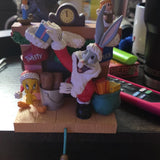 Looney Tunes Bugs Bunny & Tweety Christmas Figurine Display Scene w/ Clock Model