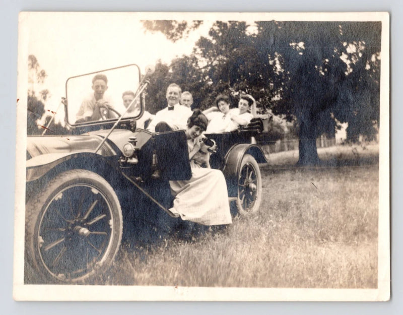 Photo - 1910 Early Ford Model T Men Women w Dog on her Lap Running Board 3x4" Model