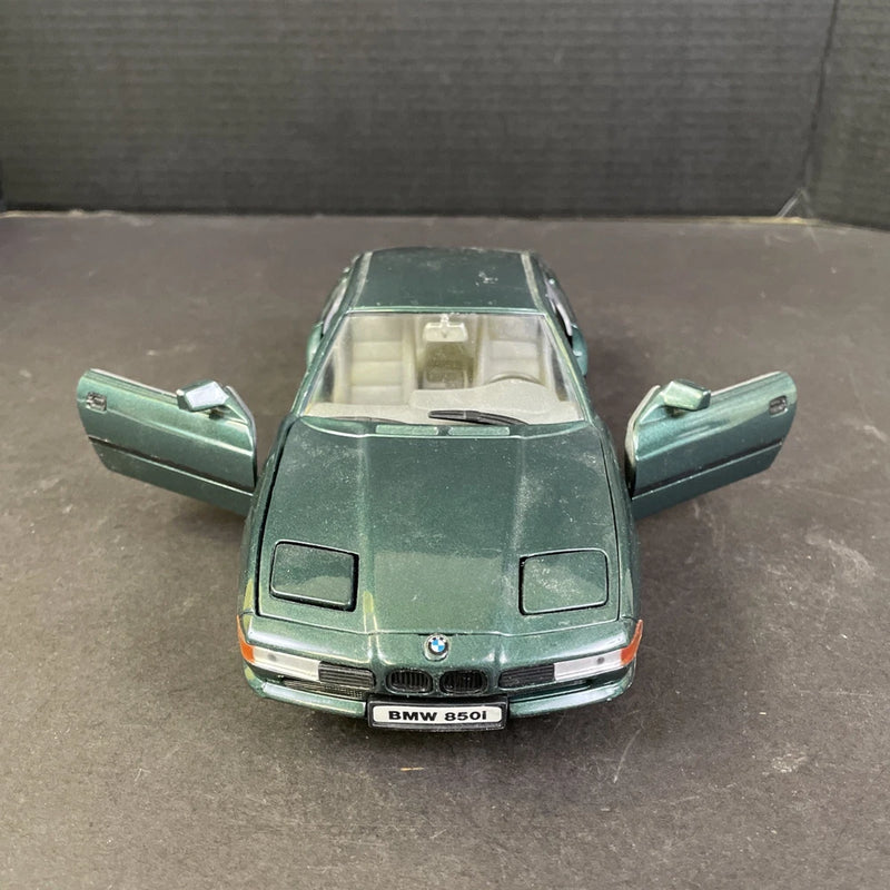 Diecast BMW 850i 1:18 Scale model - Metallic Green 1990 - Road Tough No Box Model