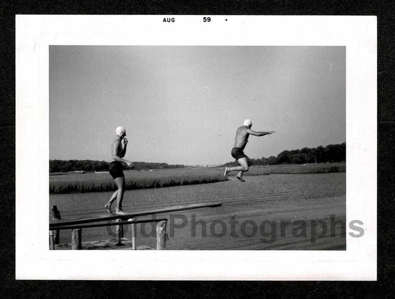 LAKE DOCK DIVING BOARD ACTION SWIMMER DIVER MIDAIR OLD/VINTAGE PHOTO- G490 Model
