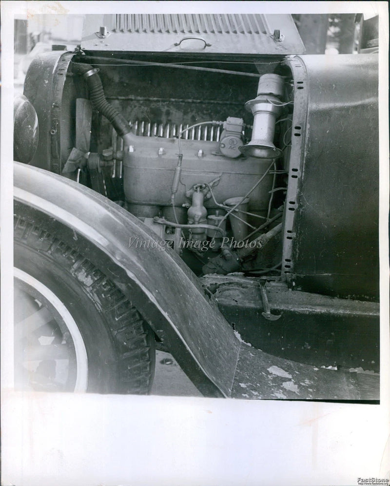 1965 Fl Under Hood Antique Car Engine Fender Running Board Horn Photo 8X10 Model
