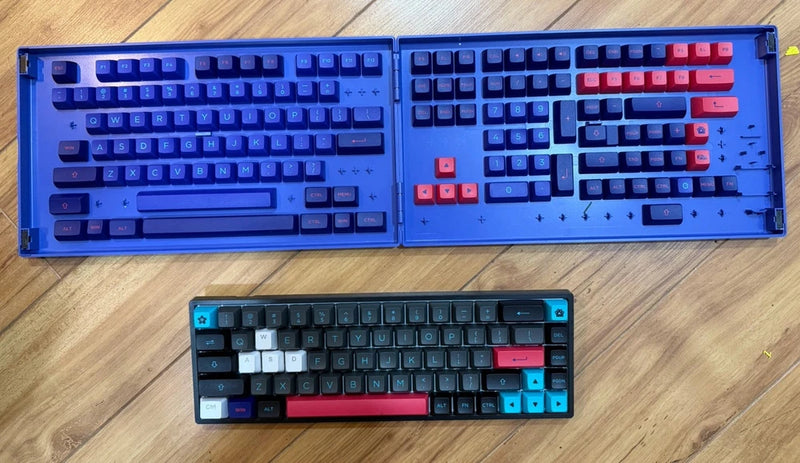 Akko 3068B Plus Keyboard and Neon ASA Keycap Set Model