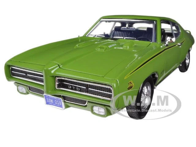 1969 PONTIAC GTO JUDGE GREEN 1/18 DIECAST MODEL CAR BY MOTORMAX 73133 Model