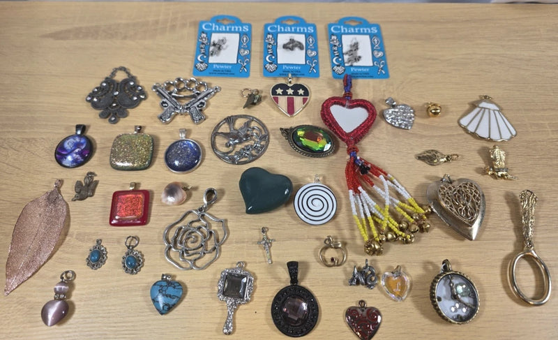VTG-Now Lot 39 Pendants Charms Mixed Materials Craft Jewelry Making All Usable Charms