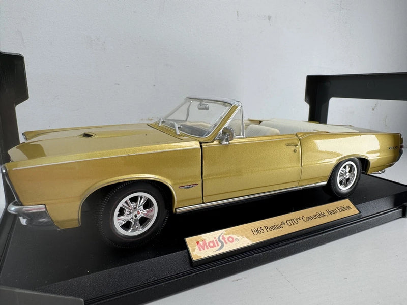 Maisto 1965 Pontiac GTO Hurst Edition Convertible Gold 1/18 Scale Diecast Model