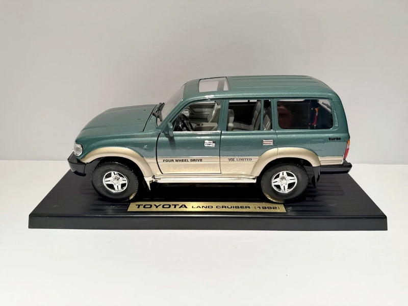 Toyota Land Cruiser 1992 Green 1/18 Scale Diecast Model Car Model